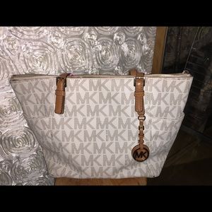 Micheal Kors cream purse
